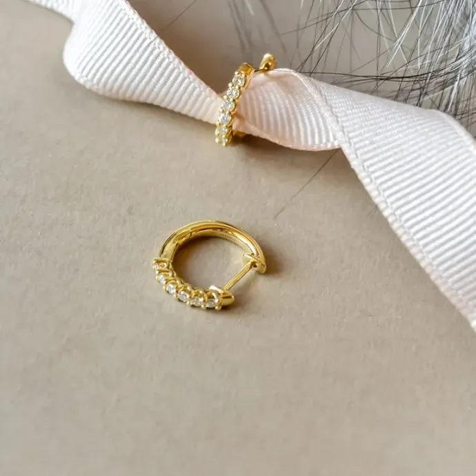 13 mm diamant creoler i 14 karat guld med diamant