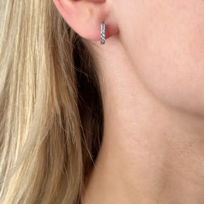 12 mm diamant creoler i 14 karat hvidguld med diamant