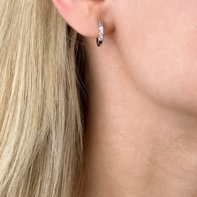 15 mm diamant creoler i 14 karat hvidguld med diamant