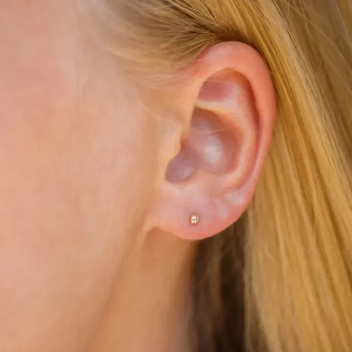 2,5 mm kugle helix piercing i 9 karat guld