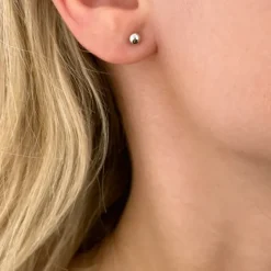 4 mm kugle øreringe i sølv