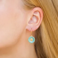 14,5 mm marguerit blå øreringe i forgyldt sølv - Marie