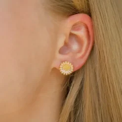 12 mm marguerit pink øreringe i forgyldt sølv - Marie