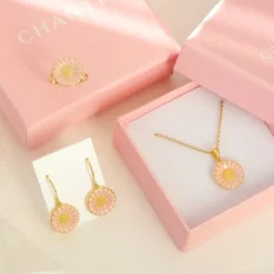14,5 mm marguerit pink øreringe i forgyldt sølv - Marie