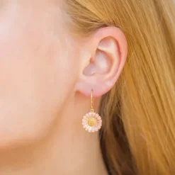14,5 mm marguerit pink øreringe i forgyldt sølv - Marie