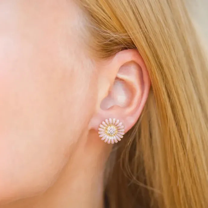 14,5 mm marguerit pink ørestikker i forgyldt sølv - Matilda