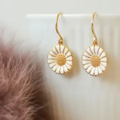 15 mm marguerit øreringe i forgyldt sølv - Marie