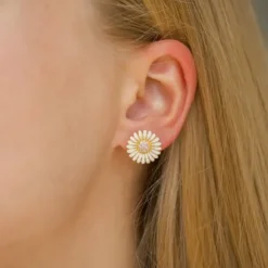 14,5 mm marguerit øreringe i forgyldt sølv - Matilda
