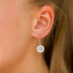 12 mm marguerit øreringe i sølv - Marie
