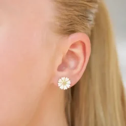 11 mm marguerit ørestikker i forgyldt sølv - Magda