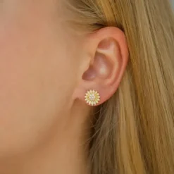10 mm marguerit zirkon ørestikker i forgyldt sølv - Marie