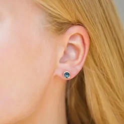 6,5 mm mørkeblå krystal ørestikker i forgyldt sølv