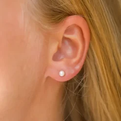 4 mm perle ørestikker i 9 karat guld
