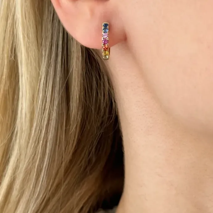 13 mm regnbuefarvede safir creoler i 14 karat guld med safir