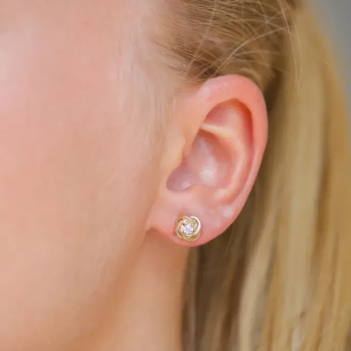 7,5-8 mm øreringe i 9 karat guld med zirkon