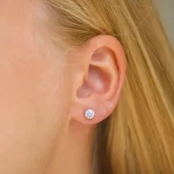 5 mm ørestikker i 9 karat guld med zirkon