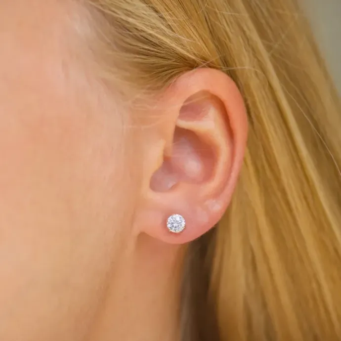 5 mm ørestikker i 9 karat guld med zirkon