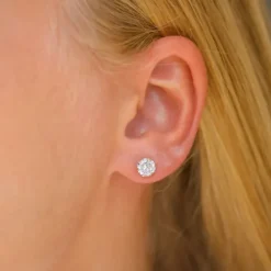 6 mm ørestikker i 9 karat guld med zirkon