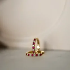 14 mm rubin creoler i 14 karat guld med rubin og diamant