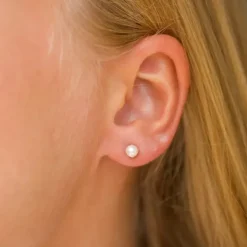 5 mm runde perleøreringe i 9 karat guld