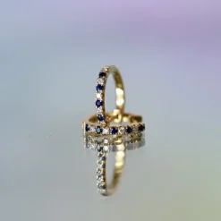 13 mm safir creoler i 14 karat guld med diamant og safir