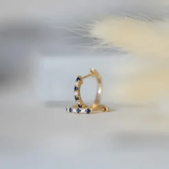 14 mm safir creoler i 14 karat guld med safir og diamant