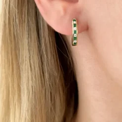 15 mm smaragd creoler i 14 karat guld med smaragd og diamant