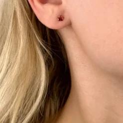 4 mm stjerne zirkon ørestikker i sølv