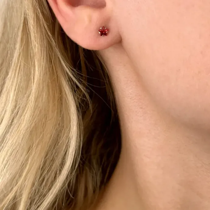 4 mm stjerne zirkon ørestikker i sølv