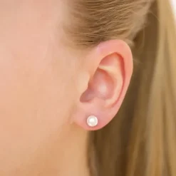 6 mm vandfaste hvid perle ørestikker i stål - OCEANA