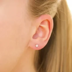 3 mm vandfaste zirkon solitaireørestikker i forgyldt stål - OCEANA