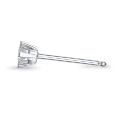 1 x 0,07 ct diamant solitaireørestik i 14 karat hvidguld med diamant