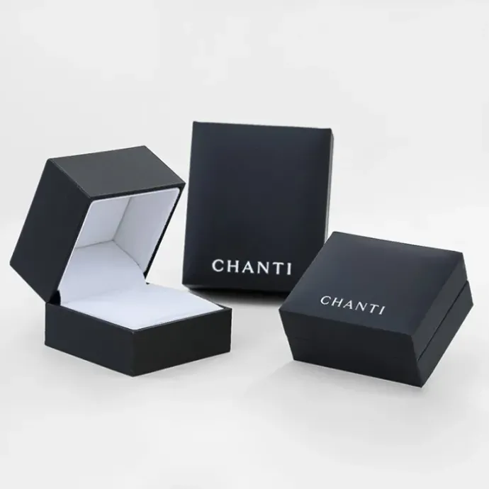 2 x 0,10 ct lab grown diamant solitaireørestikker i 14 karat hvidguld med lab grown diamant