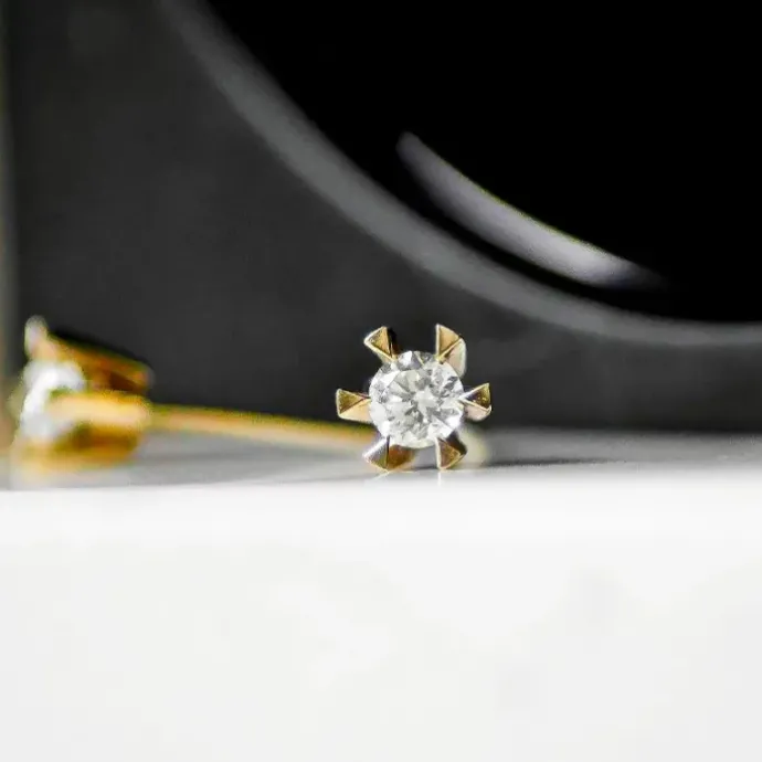 2 x 0,20 ct lab grown diamant solitaireørestikker i 14 karat guld med lab grown diamant