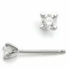 2 x 0,10 ct lab grown diamant solitaireørestikker i 14 karat hvidguld med lab grown diamant