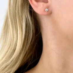 2 x 0,20 ct solitaireørestikker i 14 karat guld med diamant