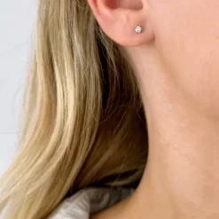 2 x 0,10 ct solitaireørestikker i 14 karat hvidguld med diamant