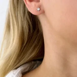2 x 0,10 ct solitaireørestikker i 14 karat hvidguld med diamant