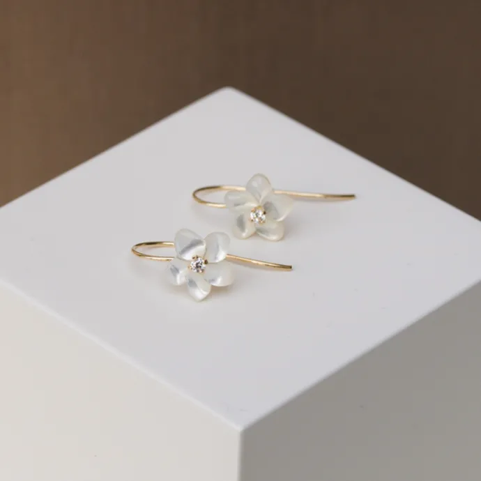 Blomster øreringe i 9 karat guld med