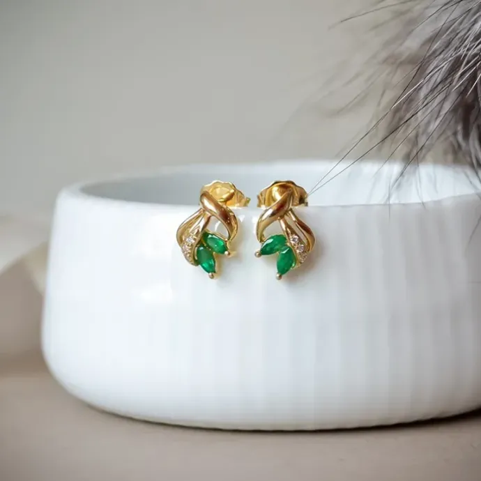 Blomster smaragd diamantøreringe i 14 karat guld med diamant og smaragd