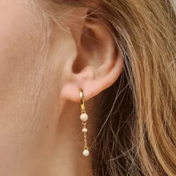 Enamel Lola Bold Daisy creoler i forgyldt sølv hvid emalje