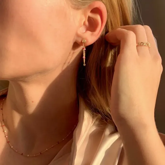 Enamel Lola Rosie kæde øreringe i forgyldt sølv farvet emalje