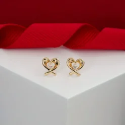Hjerte diamant ørestikker i 8 karat guld med diamant