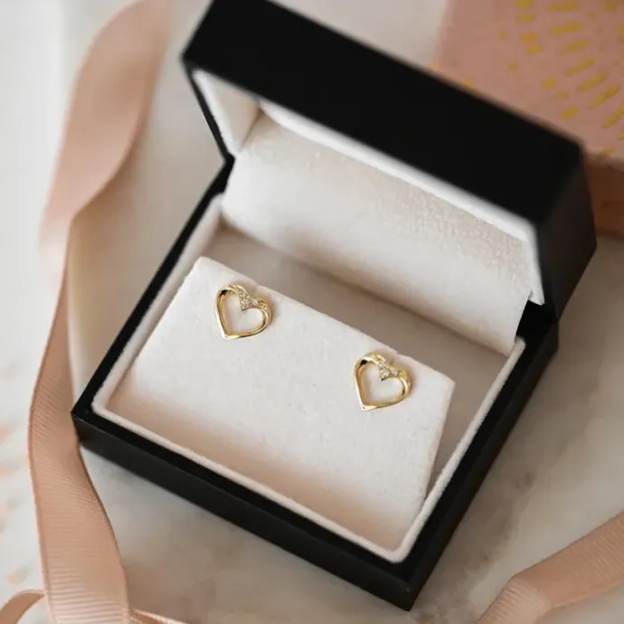 Hjerte diamant ørestikker i 14 karat guld med diamanter