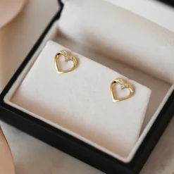 Hjerte diamant ørestikker i 14 karat guld med diamanter