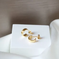 ID Fine IDH011GD chunky mini hoops i forgyldt sølv