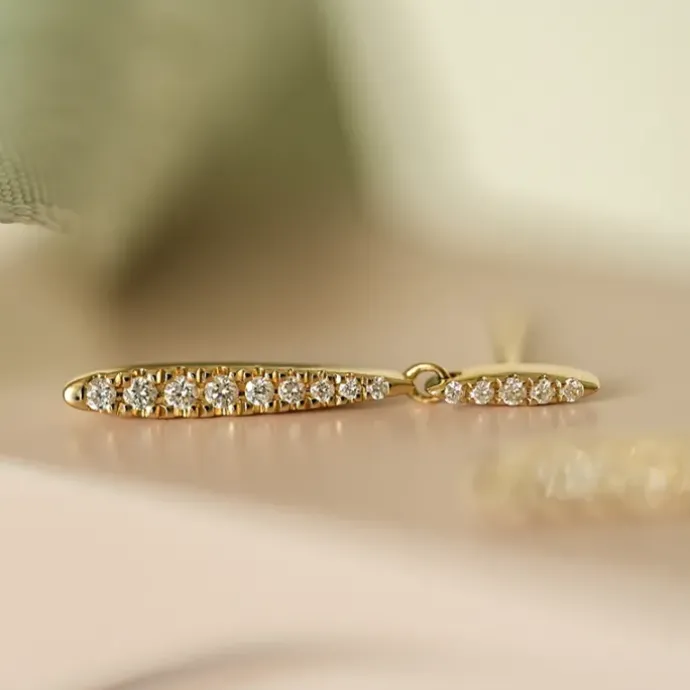 Lange diamant øreringe i 14 karat guld med diamant
