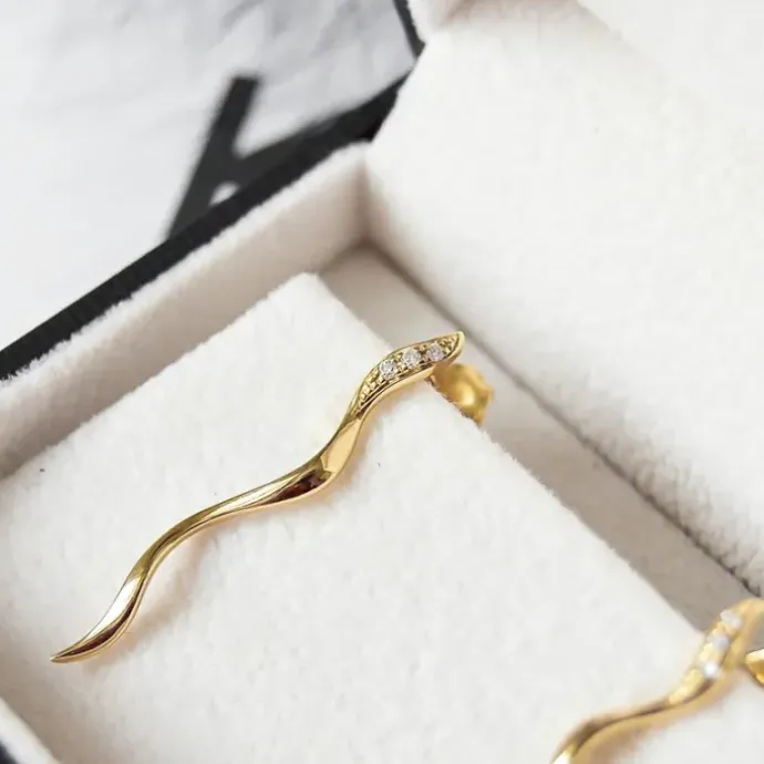 Lange diamantøreringe i 14 karat guld med diamant
