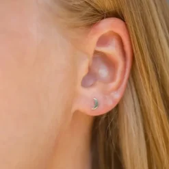 Måne helix piercing i 9 karat guld