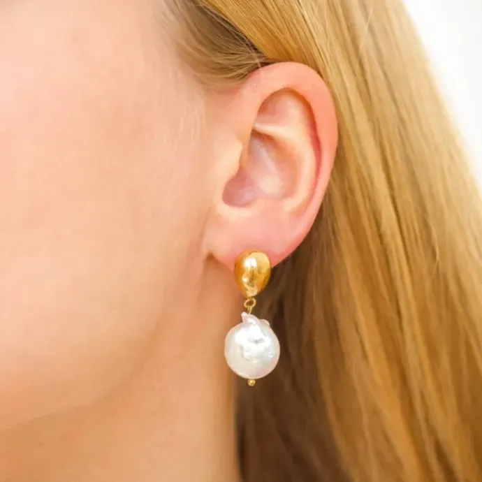 Vandfaste perle øreringe i forgyldt stål - OCEANA